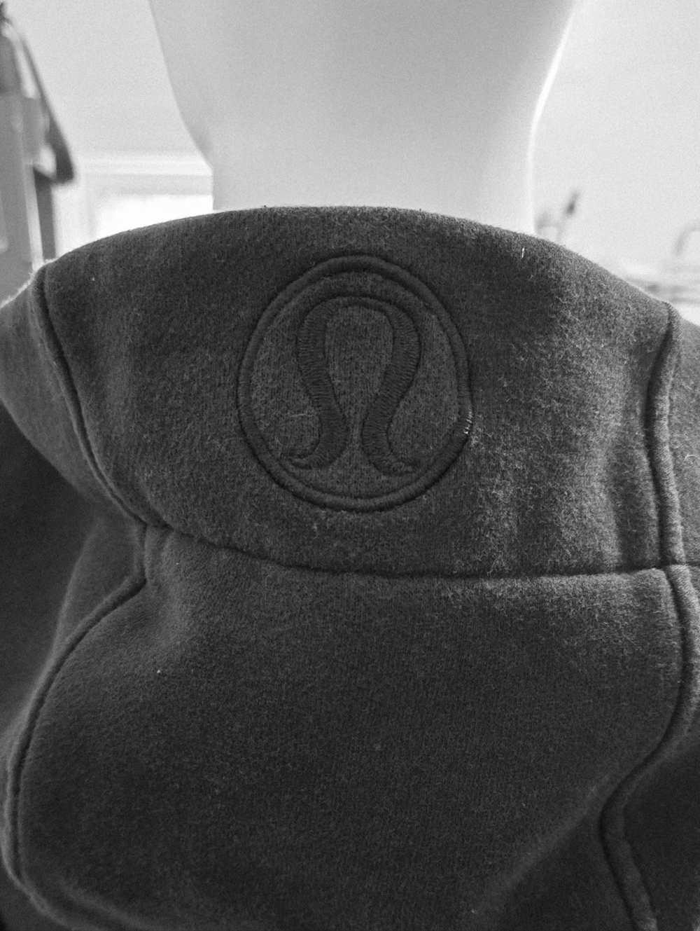 Lululemon Black Full-Zip Size 8 GUC - Picture 4 of 6